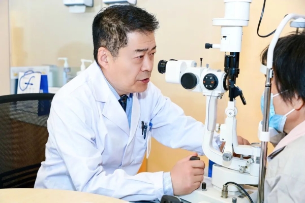 醫德醫風｜愛爾眼科馬勇：用醫術雕琢光明，以仁心傳遞溫暖